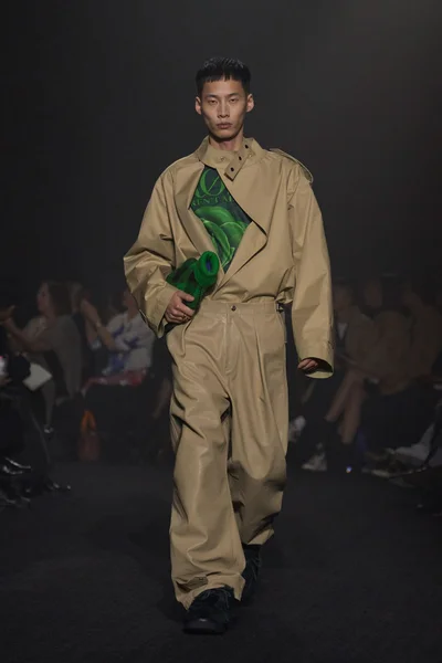 Look 19